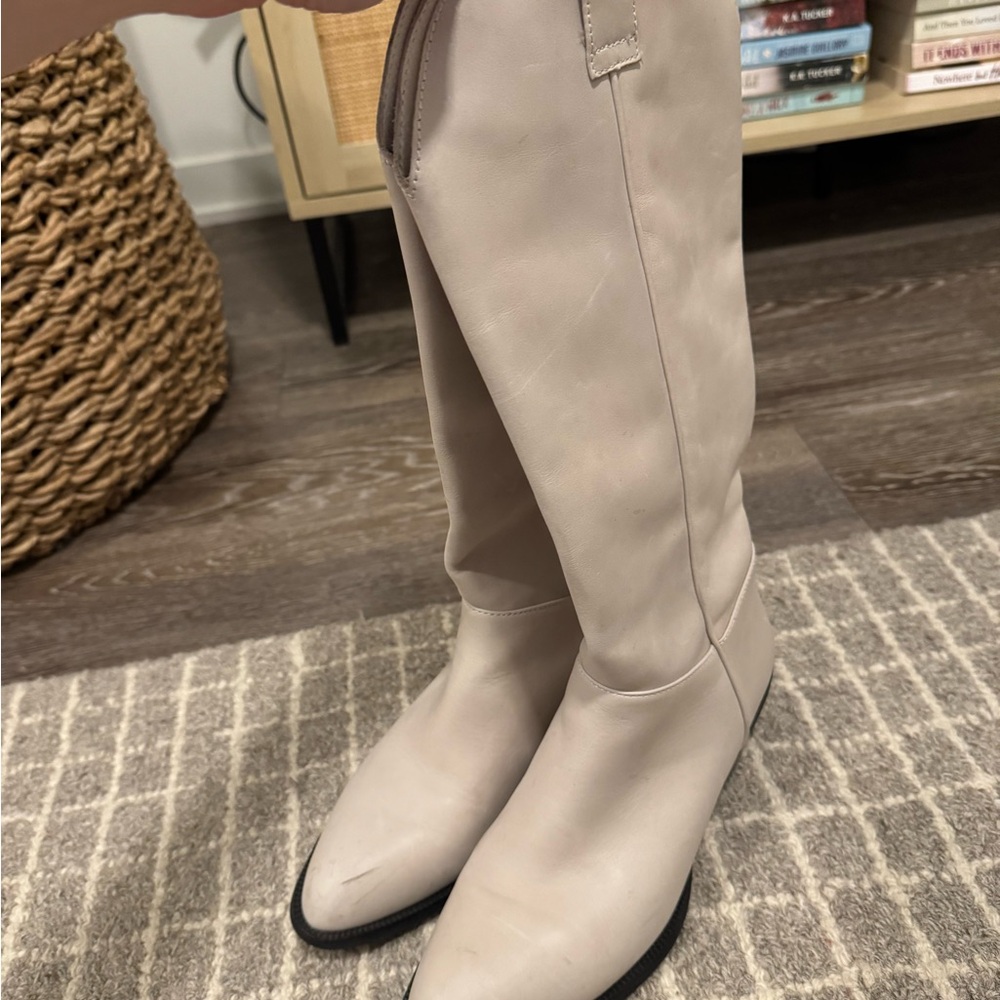 Elegant Cream Women's Boots